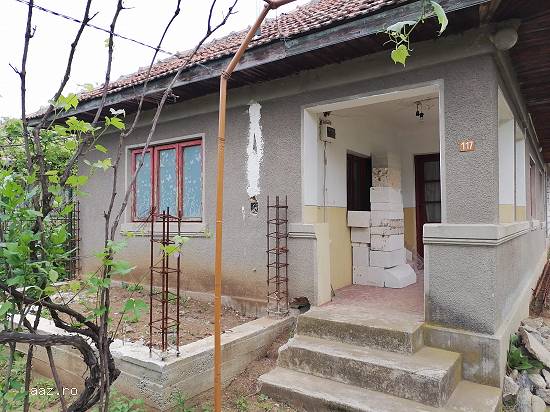 Vând casa