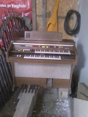 Vand orga yamaha b-75