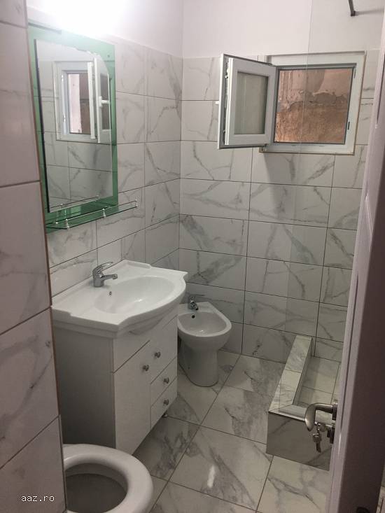 Vand apartament 3 camere Confectii