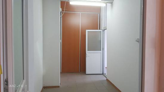 Spatiu comercial 100 mp,   Piata Centrala Mizil parter,   4 camere,   baie,   bucatarie 80.000 eur