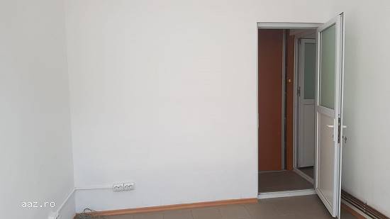 Spatiu comercial 100 mp,   Piata Centrala Mizil parter,   4 camere,   baie,   bucatarie 80.000 eur
