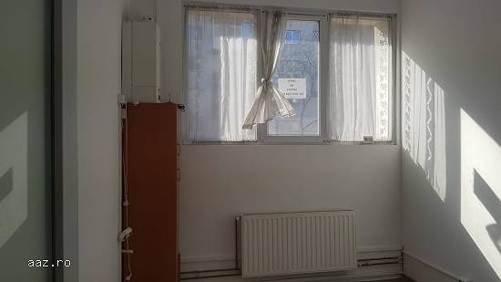 Spatiu comercial 100 mp,   Piata Centrala Mizil parter,   4 camere,   baie,   bucatarie 80.000 eur