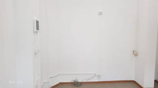 Spatiu comercial 100 mp,   Piata Centrala Mizil parter,   4 camere,   baie,   bucatarie 80.000 eur