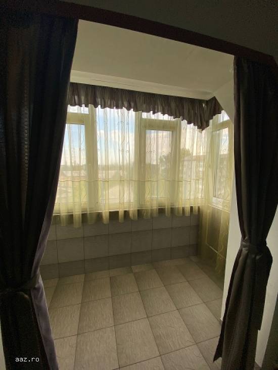 Apartament 3 camere decomandate Slatina,  Central,  Tineretului,  etaj 4/4,  1984,  63 mp,  renovat,