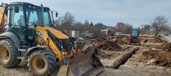 Inchiriere Buldoexcavator,   Mini excavator,   cilindru compactor 2,  6T