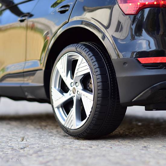 Masinuta electrica copii,    4x4,    Audi E-tron Sportback,    12V 140W,    culoare neagra