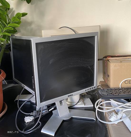 Sistem PC + Desktop monitor 3 buc