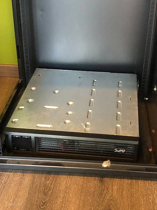 ..SERVER + UPS APC..