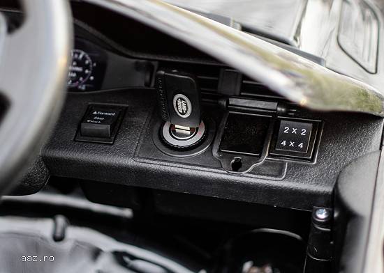 Masinuta electrica Range Rover 4x4 140W 12V,   scaun tapitat,   culoare Negru