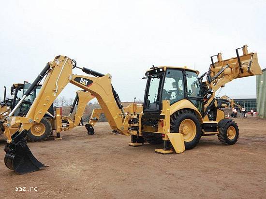 Inchiriez buldoexacavator cu atasamente diverse