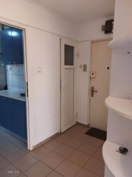 Apartament 4 camere semidecomandat Drumul Taberei,   Valea Ialomitei,   72mp,   120.000 euro