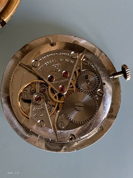 UNIVERSAL GENEVE aur 18k