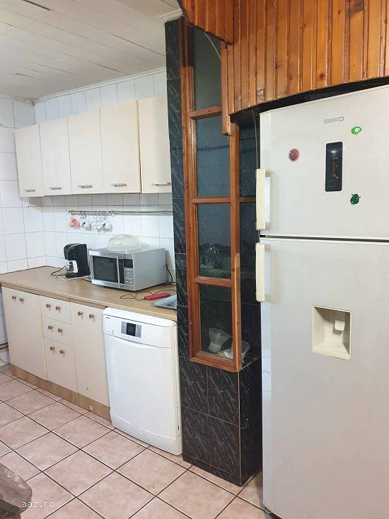 Inchiriez apartament cu 3 camere zona Lipovei