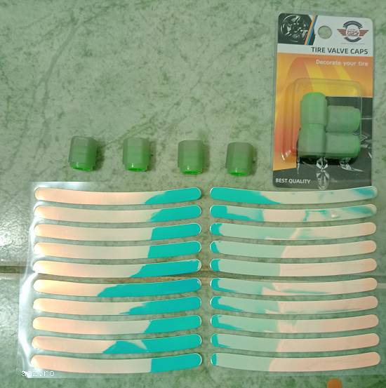 Set auto protectii usi,  parfum,  capacele ventilie plus ornamente roti Florescente
