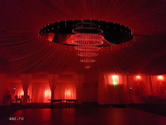 Candelabru Restaurant - Eleganță și Iluminare Impresionantă