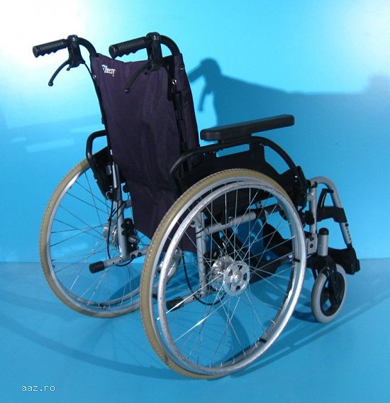 Scaun cu rotile handicap Breezy   latime sezut 43 cm