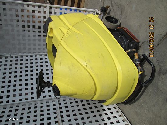 Masina de spalat frecat-aspirat pardoseala cu post de conducere Kärcher BR 90/140 R ,    Sh Germani
