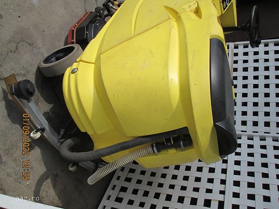 Masina de spalat frecat-aspirat pardoseala cu post de conducere Kärcher BR 90/140 R ,    Sh Germani