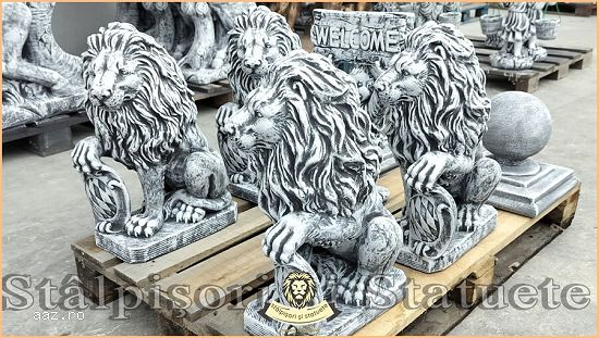 Statuetă leu mic cu blazon,  gri patinat,  model S2.