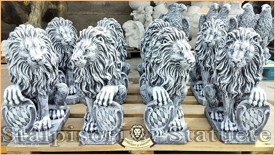 Statuetă leu mic cu blazon,  gri patinat,  model S2.