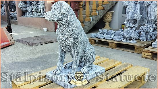 Statuetă câine rottweiler,    din beton,    model S12.