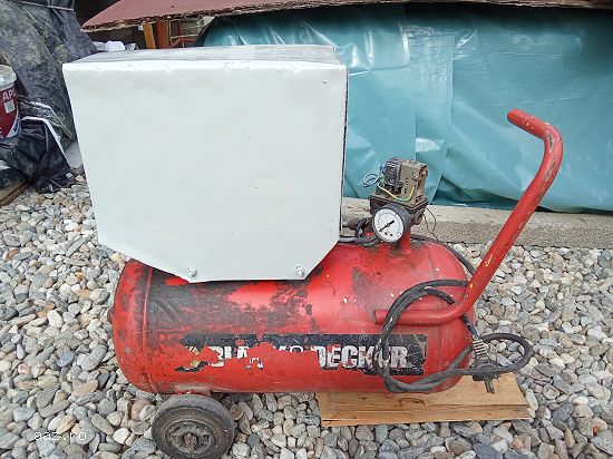 Vând compresor capacitate 25l.