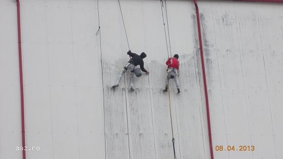 ALPINISTI UTILITARI VOPSITORIE AIRLESS,   DECOPERTARE FATADE TENCUIELI FATADE,  ,   IGIENIZARE PERET