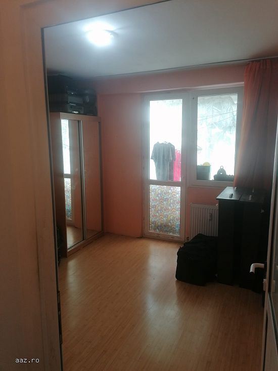 Vând apartament 3 camere