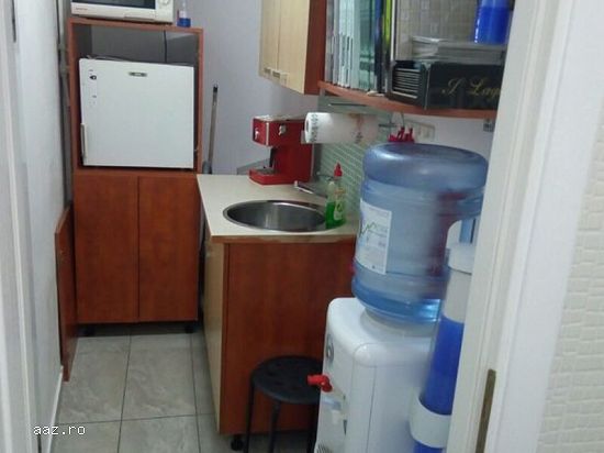 Unirii Calea Calarasilor-Hala Traian  vila p+1  etajul 1 apt.2 cam 32 mp pt.activitati firme chiria 