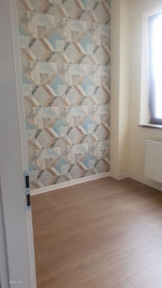 Apartament tip penthouse,    3 camere decomandat,    90mp,    Piata Romana,    280.000euro