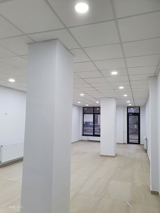 Spatiu comercial parter de inchiriat - 73 mp - 600 €/lună - Showroom Bloc DC5,  Ramnicu Valcea