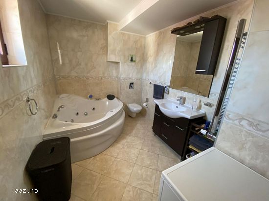 Inchiriez apartament 4 camere,   decomandat,    200mp,   Aviatorilor,    2.300euro