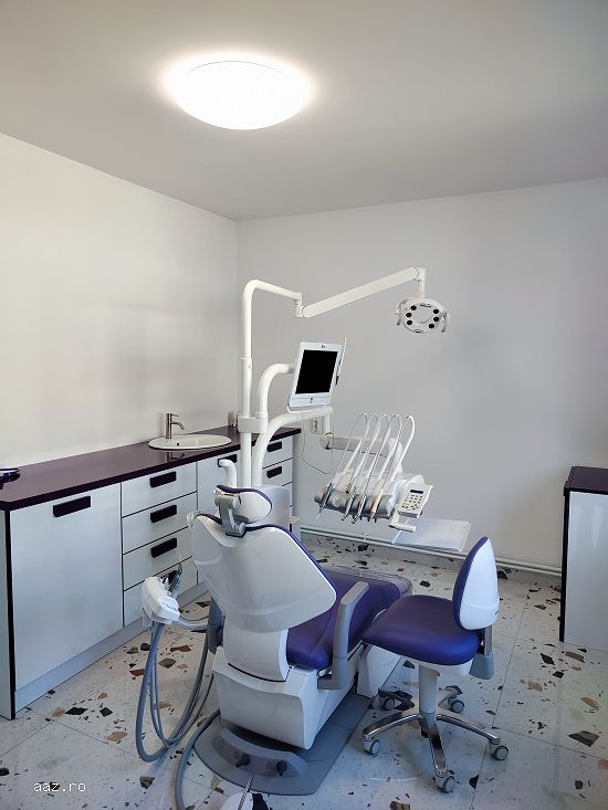 Pachet complet: 2 unituri dentare + 2 scaune medic + compresor – stare excelenta,   ideal pentru d