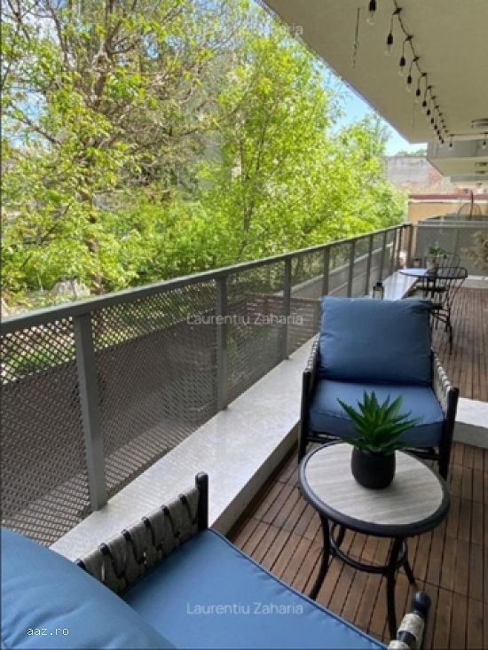 Apartament de lux,    2 camere decomandat,    99 mp,    Bdul Dacia,    399.000euro