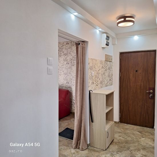 Inchiriez garsoniera decomandata,  40mp,  Piata Alba Iulia,  340euro