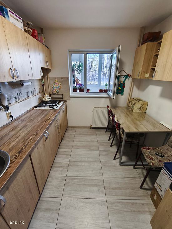 Proprietar vand apartament 3 camere decomandat Colentina Sector 2 etaj 2 bloc reabilitat
