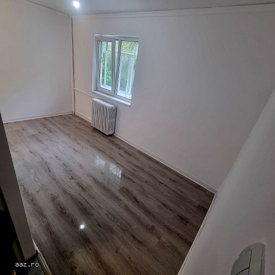 Particular vand gars cf 3 piata Reșița etaj 2/4 nou renovata
