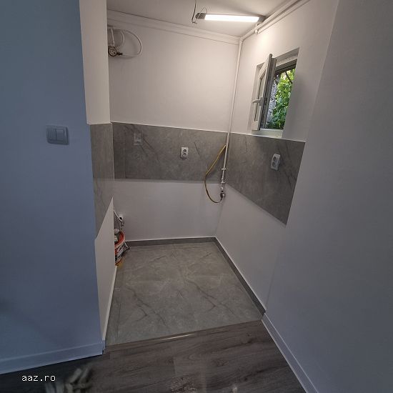 Particular vand gars cf 3 piata Reșița etaj 2/4 nou renovata