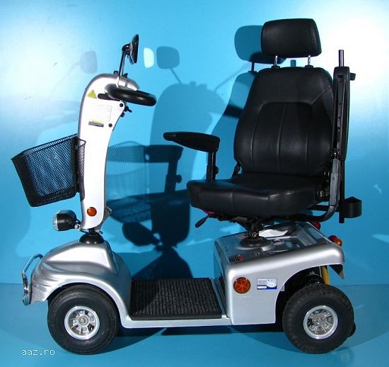 Scuter electric cu 4 roti pentru batrani  Shoprider - 6 km/h