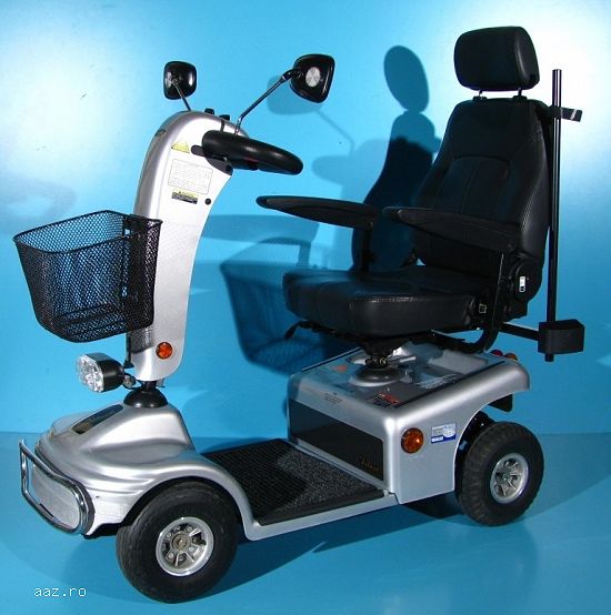 Scuter electric cu 4 roti pentru batrani  Shoprider - 6 km/h