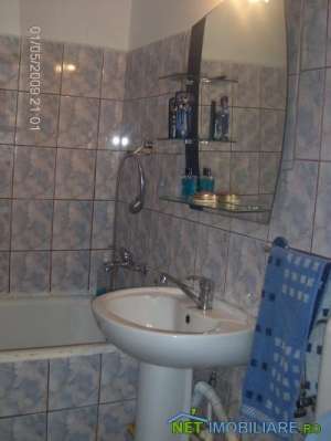 vand sau schimb apartament 3 camere