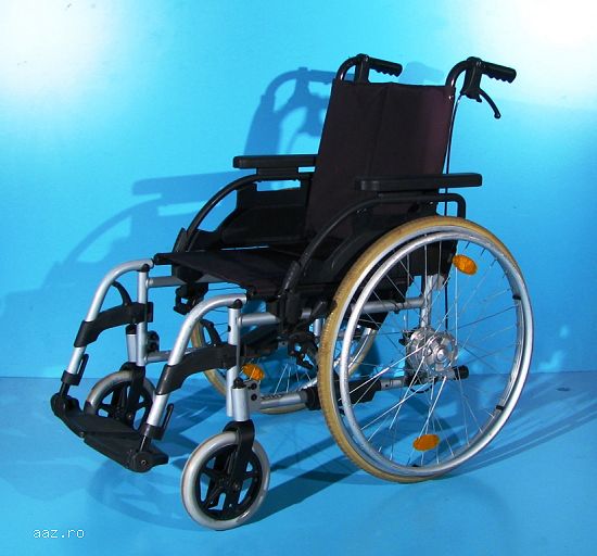 Scaun cu rotile handicap latime sezut 44 cm Breezy