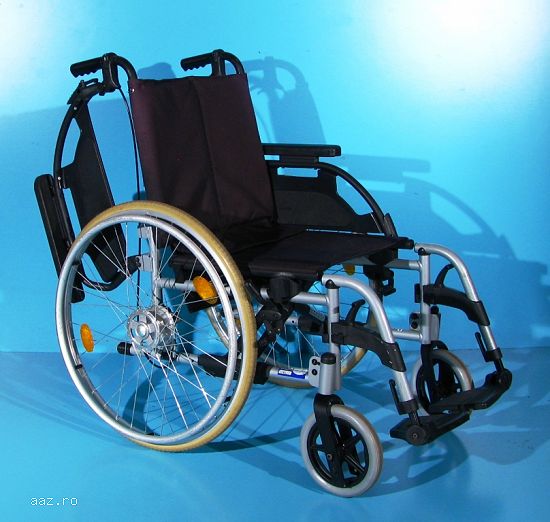 Scaun cu rotile handicap latime sezut 44 cm Breezy