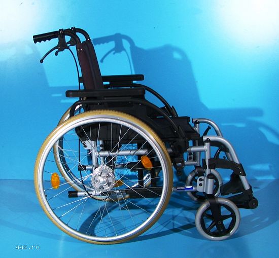 Scaun cu rotile handicap latime sezut 44 cm Breezy