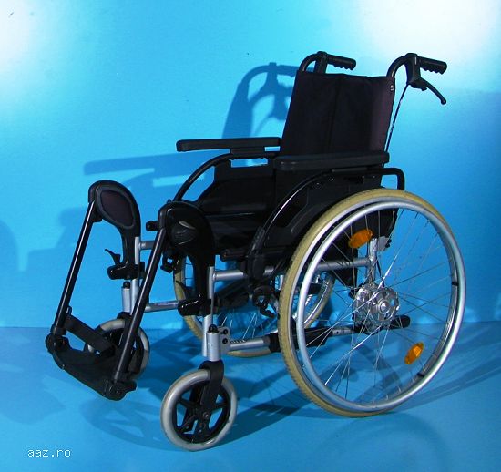 Scaun cu rotile Breezy - latime sezut 43 cm