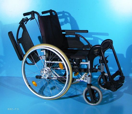 Scaun cu rotile Breezy - latime sezut 43 cm
