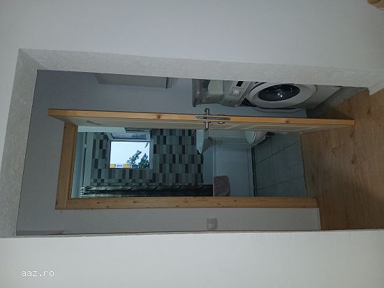 Particular  vând apartament cu trei camere confort doi semidecomandat