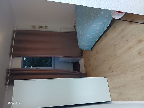 Particular  vând apartament cu trei camere confort doi semidecomandat