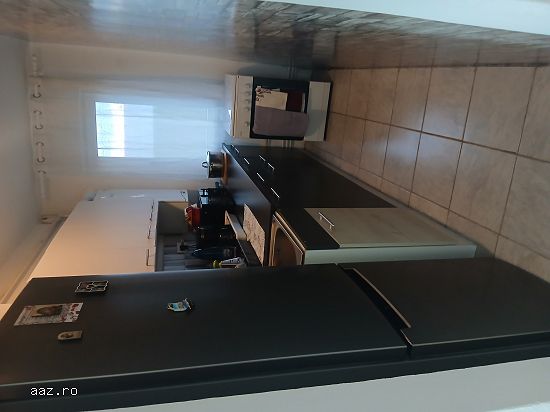Particular  vând apartament cu trei camere confort doi semidecomandat