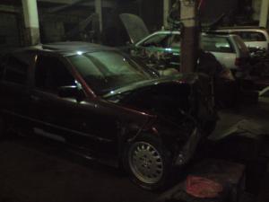 vand bmw 318.an94 avariat partea din  fata